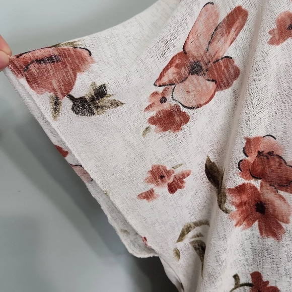 White and Pink Floral Duster - Picture 5 of 13